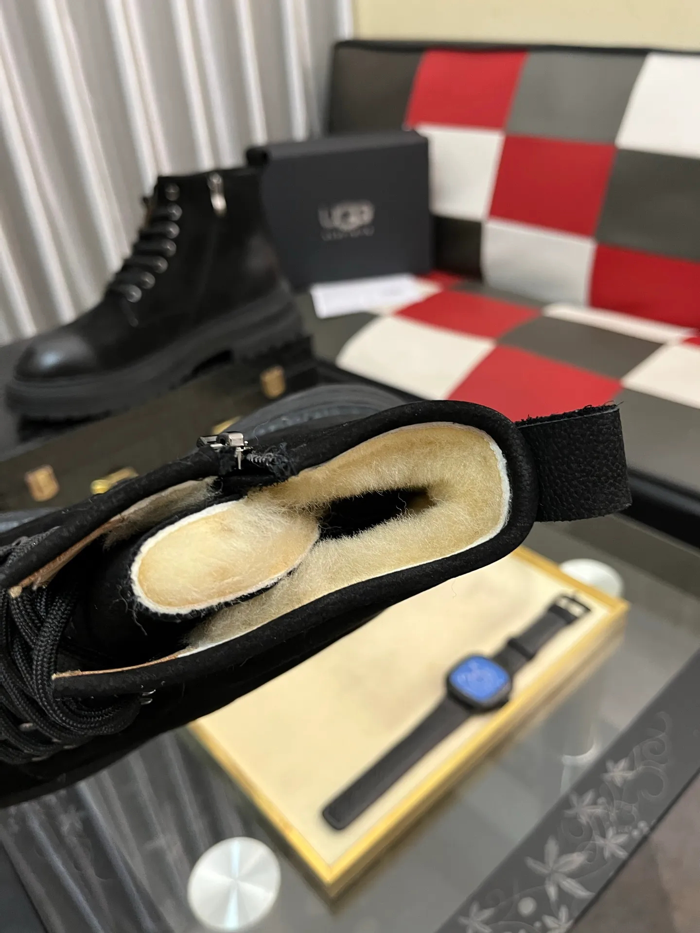 Men's Men's Shoes 💰660⌚️⌚️New UGG fur-integrated men's simple and fashionable snow shoes. The most worth buying at the end of this year are warm casual shoes. Whether you are out and about at home, their comfortable and warm performance will be your most suitable fashion companion! The material is cowhide upper and imported wool is used inside. Two layers of cowhide for warmth and comfort! The eva+ rubber patch outsole is cushioned, wear-resistant, and has good elasticity. It is light and wear-resistant, comfortable and soft, and the new simple cut is more fashionable. It has both practicality and fashion sense, so you no longer have to worry about how to match it in winter, while still maintaining fashionable taste. High-quality genuine wool produced in Dongguan. The material depends on the details! Size: 38-39-40-41-42-43-44-45